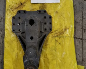 КРОНШТЕЙН ЗАДНЕЙ РЕССОРЫ RENAULT MAGNUM/PREMIUM DXI EURO5